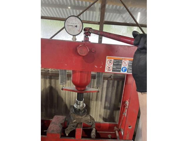 トヨタ　ソアラ　2.0GTツインターボL　サスペンション・足回り修理・整備　走行中異音　フロント　左側　ハブベアリング　交換　佐賀県　三養基郡　みやき町　みやき