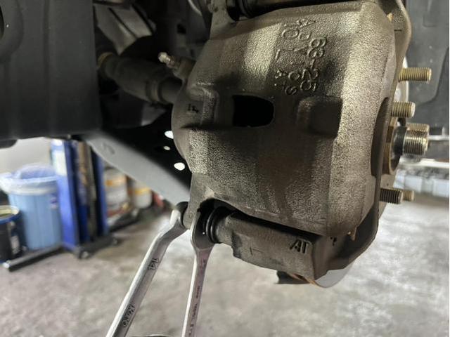 トヨタ　エスクァイア　Gi　車検　法定点検　分解整備　メンテナンス　エンジンオイル　フロント　ブレーキパッド　交換　佐賀県　三養基郡　みやき町　みやき