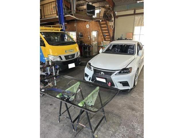 レクサス　ＩＳ　ガラス交換　保険対応　飛び石　キズ　ガラス　交換　ゼノン2ゴースト　フィルム　施工　佐賀県　三養基郡　みやき町　みやき