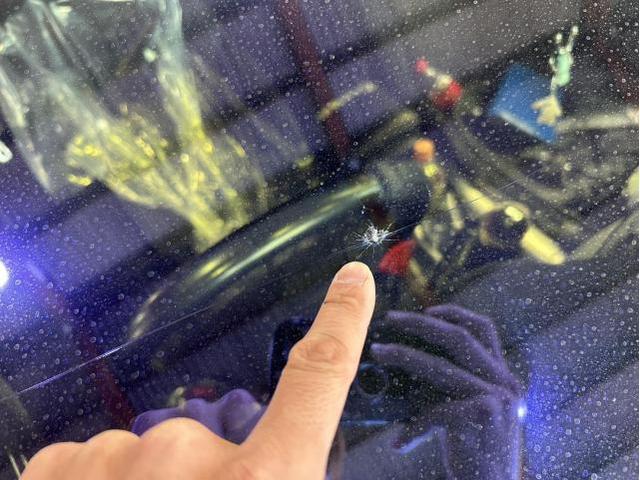 レクサス　ＩＳ　ガラス交換　保険対応　飛び石　キズ　ガラス　交換　ゼノン2ゴースト　フィルム　施工　佐賀県　三養基郡　みやき町　みやき