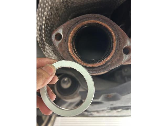 トヨタ　クラウンハイブリッド　吸排気系修理・整備　触媒劣化　センターパイプ　センサー付き　ルーフモール　劣化　交換　