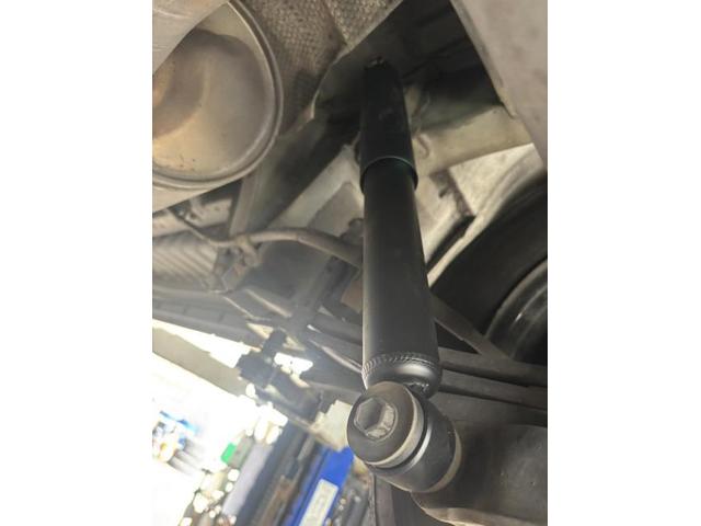 トヨタ　ハイエースバン　DX　サスペンション・足回り修理・整備　異音　リアショック　ブッシュ　摩擦　リアショックアブソーバー　交換　佐賀県　三養基郡　みやき町　みやき