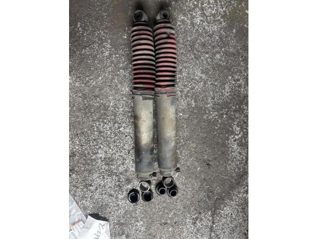 トヨタ　ハイエースバン　DX　サスペンション・足回り修理・整備　異音　リアショック　ブッシュ　摩擦　リアショックアブソーバー　交換　佐賀県　三養基郡　みやき町　みやき