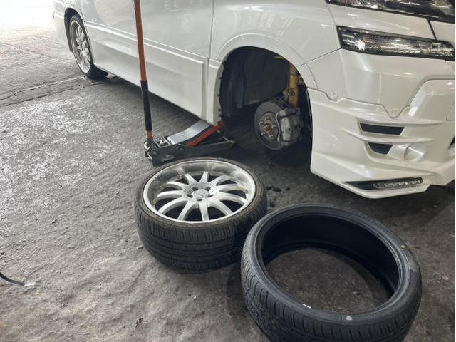 トヨタ　ヴェルファイア　2.5ZGエディション　タイヤ交換　バースト　左前　タイヤ　交換　バランス調整　佐賀県　三養基郡　みやき町　みやき