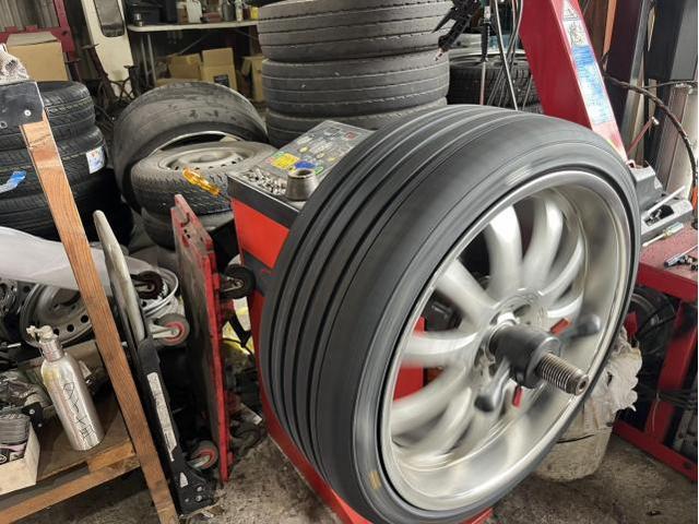 トヨタ　ヴェルファイア　2.5ZGエディション　タイヤ交換　バースト　左前　タイヤ　交換　バランス調整　佐賀県　三養基郡　みやき町　みやき