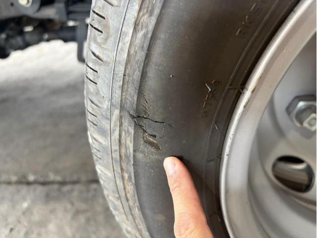 トヨタ　ダイナトラック　タイヤ交換　バースト　タイヤ　交換　リース車両　ブリヂストン　佐賀県　三養基郡　みやき町　みやき
