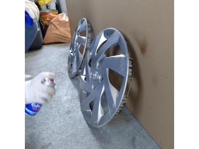 トヨタ　アクア　ホイールキャップの傷　塗装　久留米市　北野町　田主丸町　広川町　小郡市　鳥栖市　大刀洗町　朝倉市　筑前町　筑後市　他ＯＫ