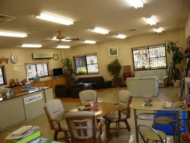 株式会社上村自動車商会 東開店(6枚目)