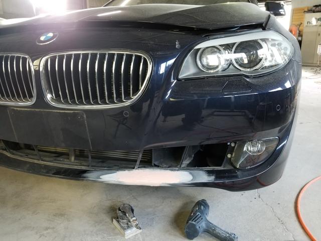BMW5シリーズ フロントバンパー板金修理