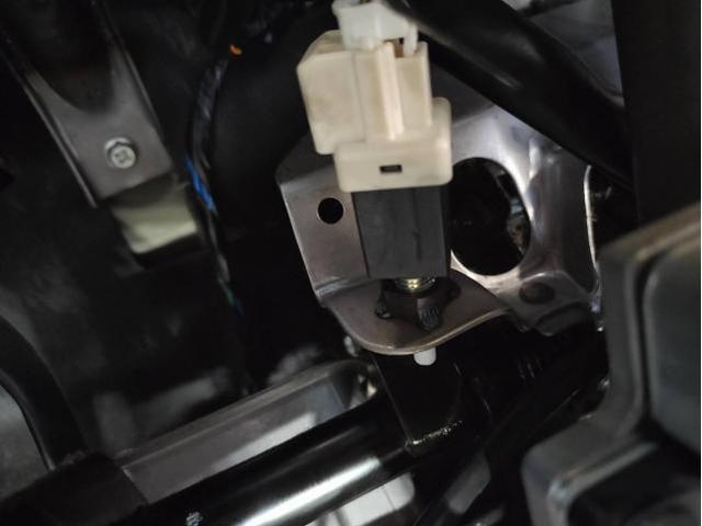 スズキ ジムニー ABA-JB23W クラッチスイッチ 交換 クラッチ踏ん スズキ ジムニー ABA-JB23W クラッチスイッチ 交換 クラッチ踏ん