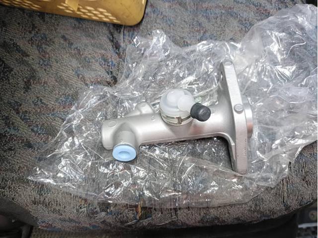 いすゞ　エルフトラック　クラッチマスター交換　ELF　内装補修・修理　クラッチ　ISUZU　ヘイストオートモービル　熊本市北区植木町645-1　096-285-9988