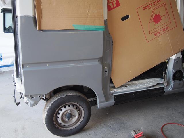 ダイハツハイゼット側面事故　スライドドア交換　ロッカパネル切り替え　クォーターパネル切り替え　熊本市西区周辺の鈑金・塗装・事故修理・キズへこみ直し・保険修理・バンパー交換・事故レッカーなど、お車の事なら原口自動車にお任せ下さい！代車無料です