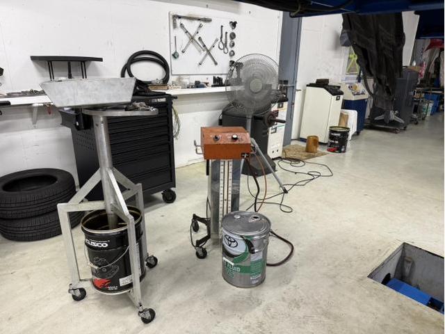 【プリウスα】 ATF交換(ミッションオイル交換) 
/ 鹿児島市・姶良市・谷山・吉野・中山・国産車・輸入車・持込みパーツ対応!土日営業中!