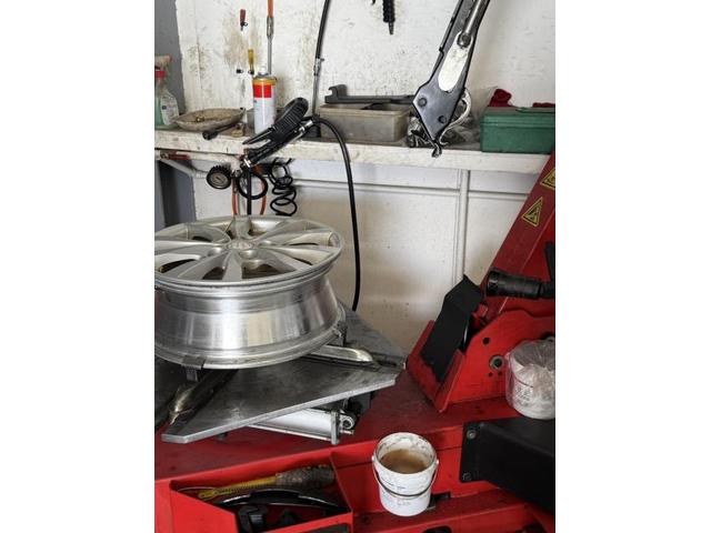 【スズキ／スイフトスポーツ】　タイヤ交換　
　鹿児島市・姶良市・谷山・吉野・中山・国産車・輸入車・持込みパーツ対応！土日営業中！