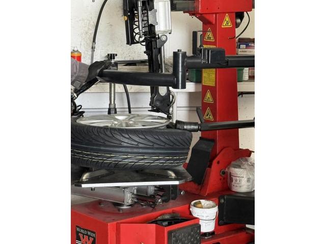 【スズキ／スイフトスポーツ】　タイヤ交換　
　鹿児島市・姶良市・谷山・吉野・中山・国産車・輸入車・持込みパーツ対応！土日営業中！