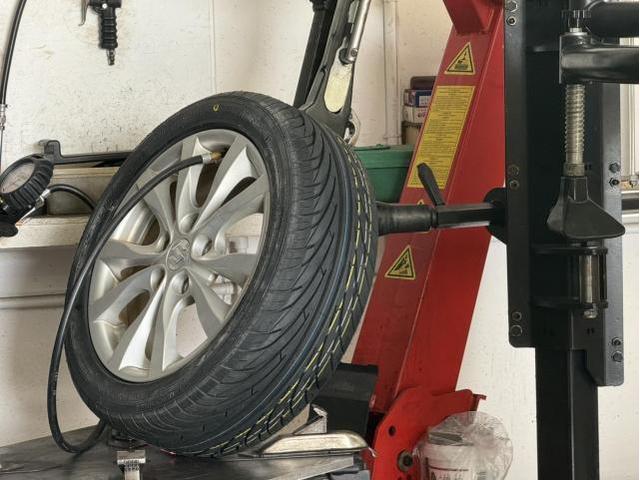 【スズキ／スイフトスポーツ】　タイヤ交換　
　鹿児島市・姶良市・谷山・吉野・中山・国産車・輸入車・持込みパーツ対応！土日営業中！