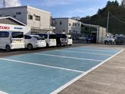 大型駐車場完備！広く止めやすいのでお気軽にご来店ください。