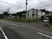 県道５８号線から１本中に入った所に当社はございます。