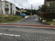 画像の道に入り左折して頂くと当社がございます。