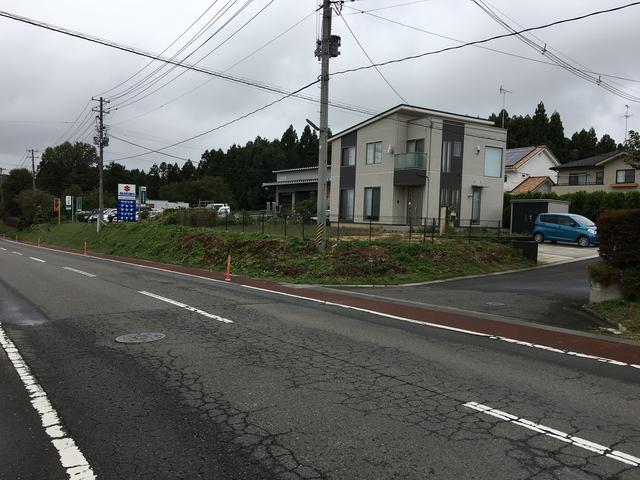 県道５８号線から１本中に入った所に当社はございます。
