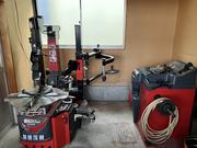 タイヤチェンジャー・バランサー完備。タイヤ交換もお任せ下さい。