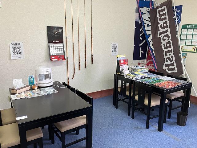 店内はごゆっくりお寛ぎ頂けるスペースとなっております。