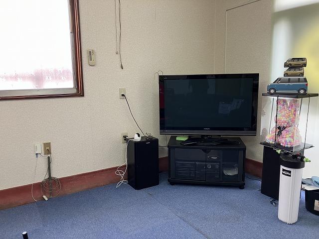 大型モニターの設置やＷｉ－Ｆｉ環境もご用意し待ち時間も退屈させない工夫をしております。