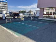 広々とした駐車場完備しておりますので安心してご来店頂けます。