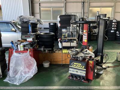 タイヤチェンジャー・バランサー完備