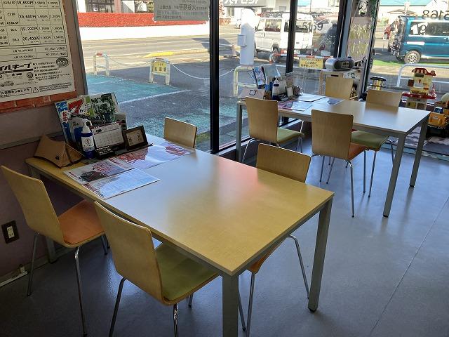 ごゆっくりお寛ぎ頂ける店内スペースとなっております。