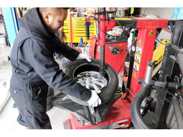タイヤの組み換えや脱着、バランス、タイヤ破棄も可能です！