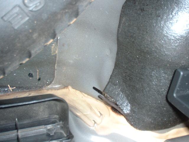 車体の後ろの板金修理と交換部品