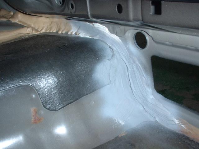 車体の後ろの板金修理と交換部品