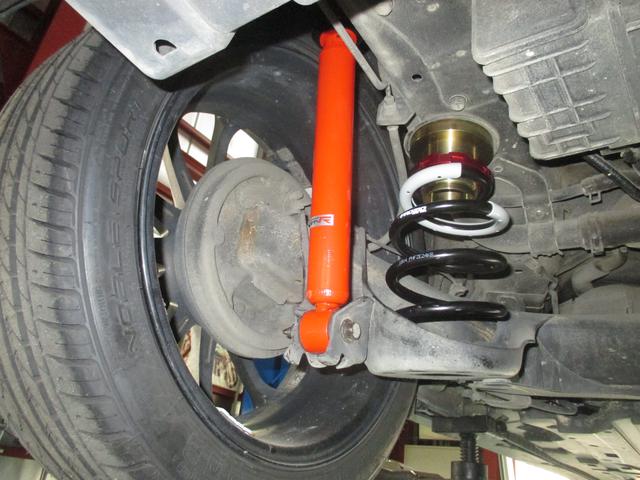 インサイトローダウン　車高調取り付け