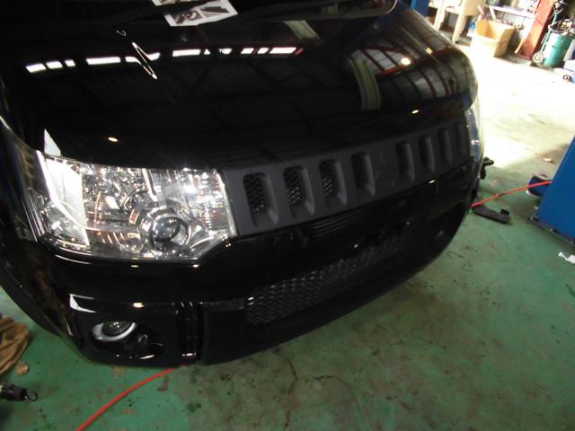 三菱　デリカＤ－５に社外マッドガード装着作業！