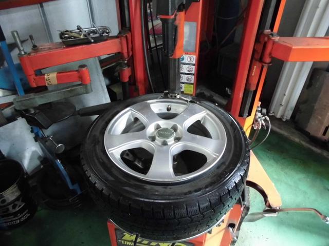 トヨタ　イスト１９５/６０Ｒ１６夏タイヤ、冬タイヤ交換作業