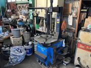 タイヤチェンジャー、バランサー完備。タイヤ交換もお任せ下さい。