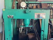 機材も充実しております。お車のことなら何でもご相談下さい。