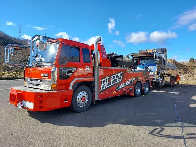 レッカーサービスもお任せください。３６５日２４時間かけつけます。