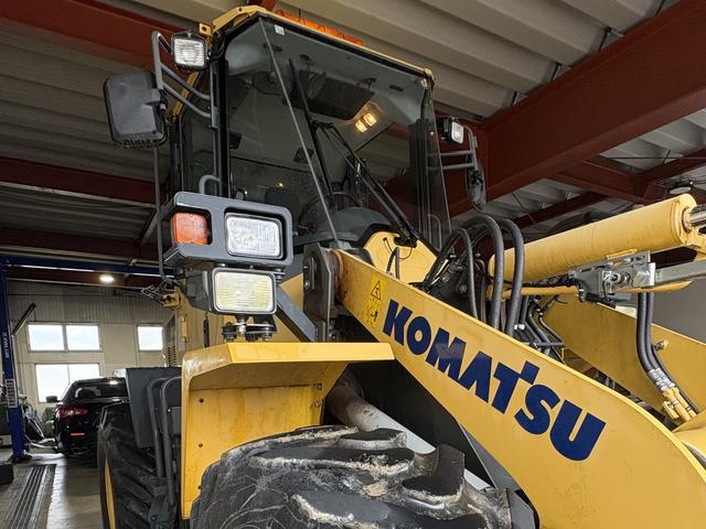 重機の整備もお任せください。専任スタッフが迅速・丁寧に対応します。