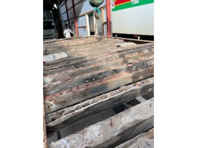 荷台の板張替作業