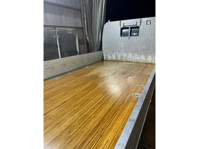 荷台床板張替作業　いすゞ　エルフトラック　秋田・岩手・青森　　