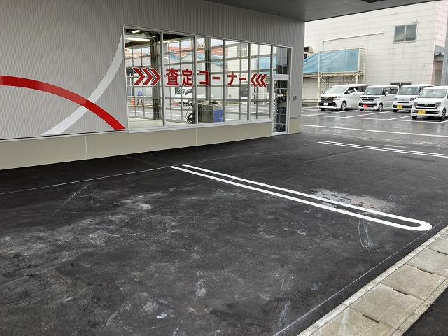 広々駐車場もございますので安心してご来店頂けます。