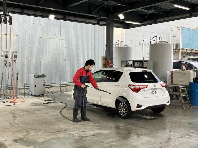 洗車スペースも完備。下回り洗浄も承りますのでご相談お待ちしております。