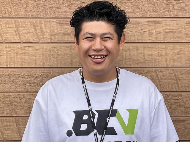 スタッフ紹介1