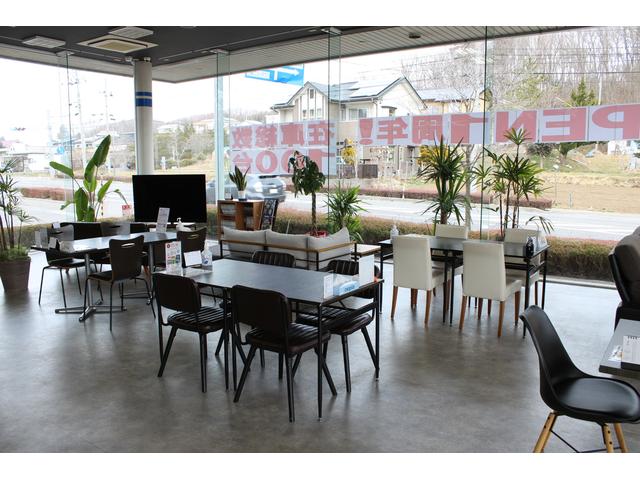 店内は広く、落ち着いた雰囲気です。
