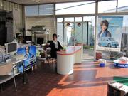 明るく、清潔なショウルームでお待ちしております。