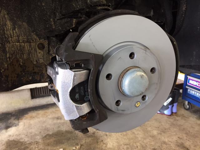 ベンツ Aクラス キャリパー交換 ディスクロータ交換 ブレーキパッド交換