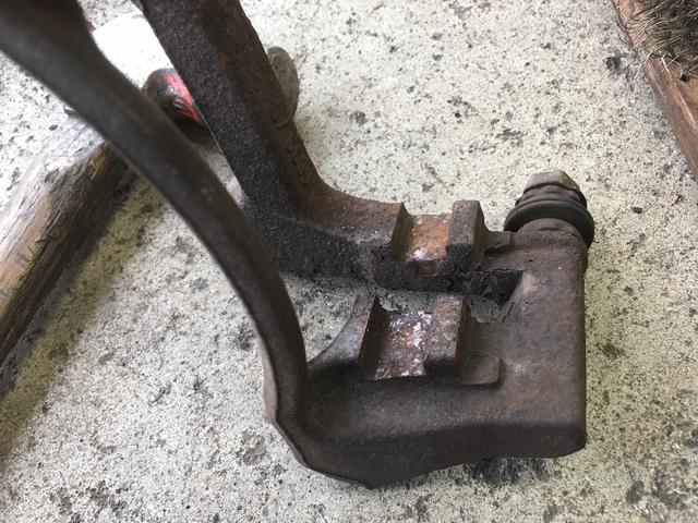 アウディ TTクーペ ディスクロータ剥離 ブレーキ時異音