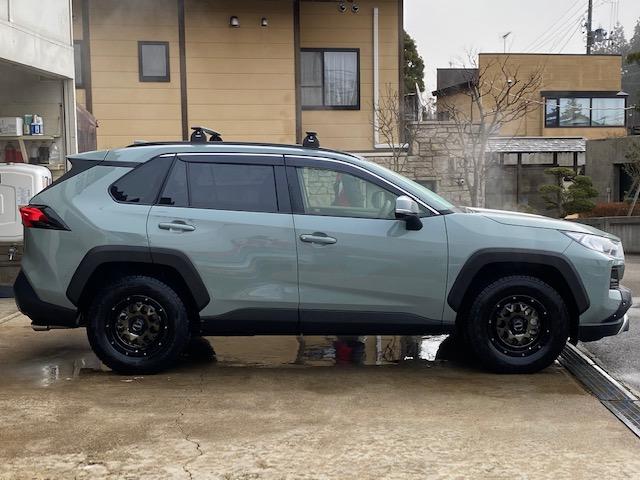 トヨタ RAV4 リフトアップ サスペンション 交換 持込 アライメント調整